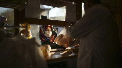 Τουρκία: Τεράστιες ουρές για μπαγιάτικο ψωμί - Πωλείται στη μισή τιμή