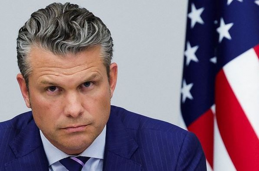 Τρόμος πάνω από τον Ατλαντικό για τον υπουργό Πολέμου των ΗΠΑ - Πανικός με σοβαρό πρόβλημα στο αεροσκάφος του