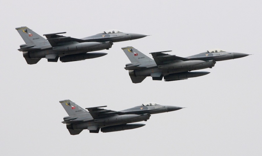 Μπαράζ τουρκικών παραβιάσεων στο Αιγαίο - Πτήσεις πάνω από την Παναγιά και τις Οινούσες