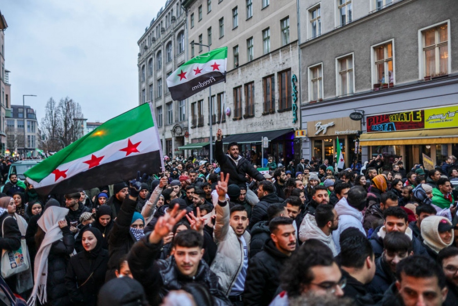«Γιατί δεν πανηγυρίζετε στη Δαμασκό;» - Σάλος στη Γερμανία με τις συγκεντρώσεις Σύρων προσφύγων