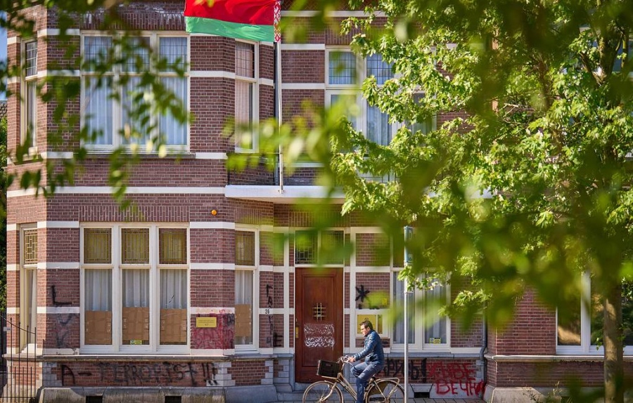 Επίθεση αγνώστων δέχθηκε η πρεσβεία της Λευκορωσίας στην Ολλανδία