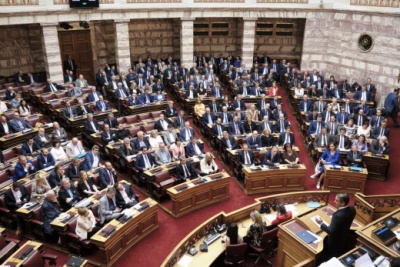 Μαξίμου: Tο διυπουργικό νομοσχέδιο που κατατέθηκε στη Βουλή θέτei στο επίκεντρο τον άνθρωπο
