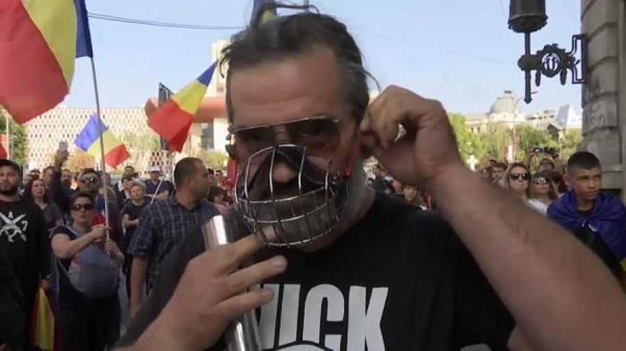 Υποχρεωτική η χρήση μάσκας σε όλους τους εξωτερικούς χώρους στο Βουκουρέστι
