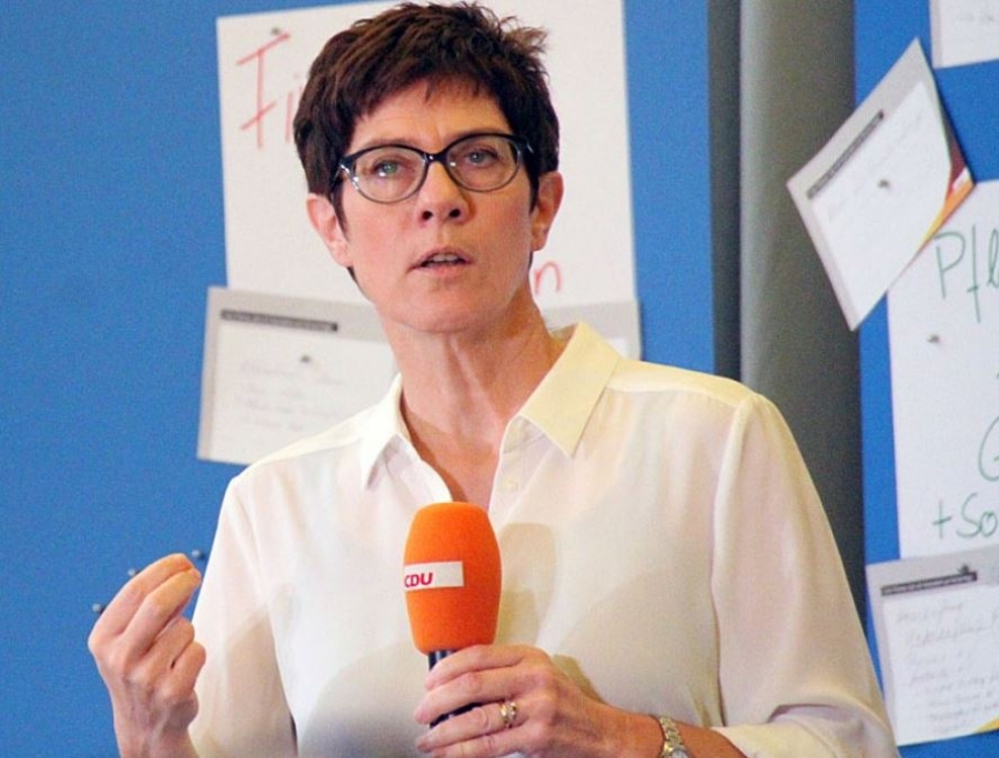 Karrenbauer (υπουργός Άμυνας Γερμανίας): Η Ρωσία εγείρει «άμεση» απειλή για την ασφάλεια της Ευρώπης