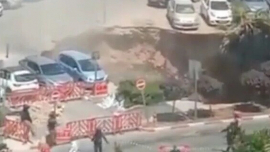 Τεράστια τρύπα καταπίνει αυτοκίνητα σε πάρκινγκ νοσοκομείου στην Ιερουσαλήμ