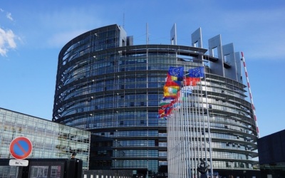 Πλήρη έλεγχο και λήψη νέων μέτρων για το του Facebook ζητά το Ευρωκοινοβούλιο