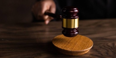 Σειρά κατασχέσεων εις χείρας τρίτων: Ο δικαστικός έλεγχος της νομιμοποίησης ως μηχανισμός διάσωσης της ρευστότητας της επιχείρησης
