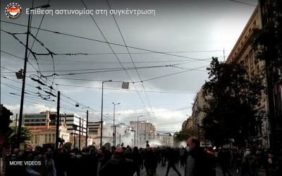 ΠΑΜΕ: Η στιγμή που η αστυνομία διαλύει την πορεία