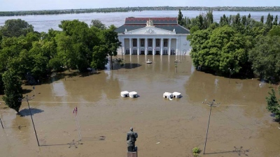 Η ανθρωπιά χάθηκε στην Kherson:  Οι Ουκρανοί βομβαρδίζουν διασώστες που προσπαθούν να σώσουν πολίτες από πλημμυρισμένες περιοχές