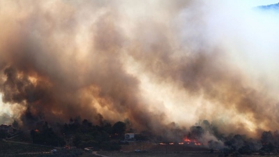 Έκτακτο - Κλείνει εσπευσμένα το λιμάνι της Ραφήνας εξαιτίας της πύρινης κόλασης