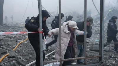 Μαζική φυγή από το Κίεβο - Πάνω από 700.000 πολίτες εγκατέλειψαν την πρωτεύουσα μετά τις μπλακάουτ