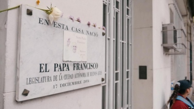 Ένας χρόνος χωρίς τον Πάπα των τελευταίων και των ξεχασμένων