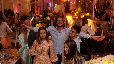 Τι μήνυμα έστειλαν οι «επώνυμοι» και ο Τσιτσιπάς για να... γλεντήσουν στο Dubai;