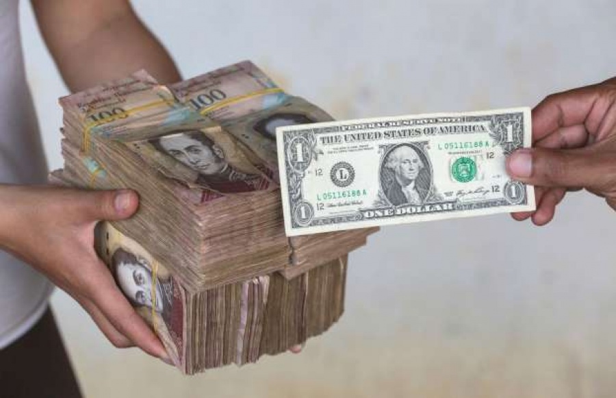 Η απίστευτη προσπάθεια για να λάβει κάποιος bolivars αξίας 1 δολαρίου στη Βενεζουέλα