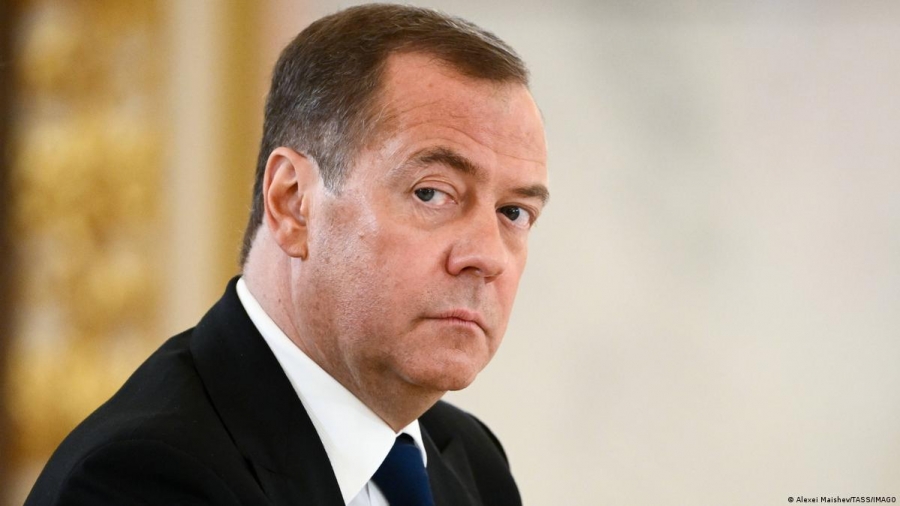 Dmitry Medvedev για Biden: «Ένας απελπισμένος παππούς»