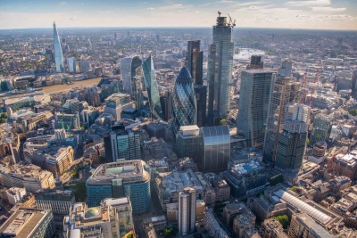 Σε πανικό οι τραπεζίτες στο City του Λονδίνου λόγω Credit Suisse - Έρχονται χιλιάδες απολύσεις