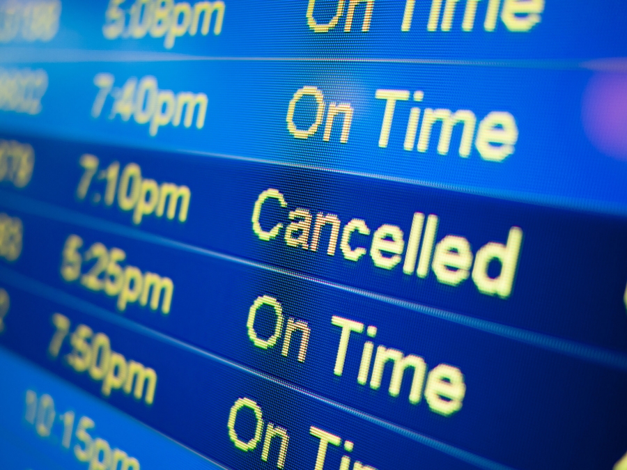 HΠΑ: Ακυρώθηκαν πάνω από 800 πτήσεις και σήμερα 27/12 - Πτώση στις μετοχές των αεροπορικών