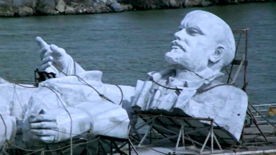 «Ο τελευταίος Lenin έπεσε» - H Ουκρανία γκρεμίζει ένα προς ένα τα σοβιετικά μνημεία και προκαλεί σάλο αντιδράσεων