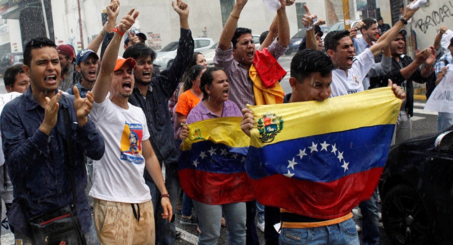 Εγκαταλείπουν τη Βενεζουέλα οι πολίτες της – Στρέφονται στις γειτονικές χώρες