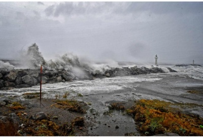 Εκκενώνονται οι παράκτιες περιοχές στον Ωρωπό λόγω κακοκαιρίας με εντολή της Γ.Γ Πολιτικής Προστασίας