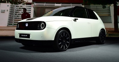 Ξεκινούν οι παραγγελίες για το ηλεκτρικό Honda e
