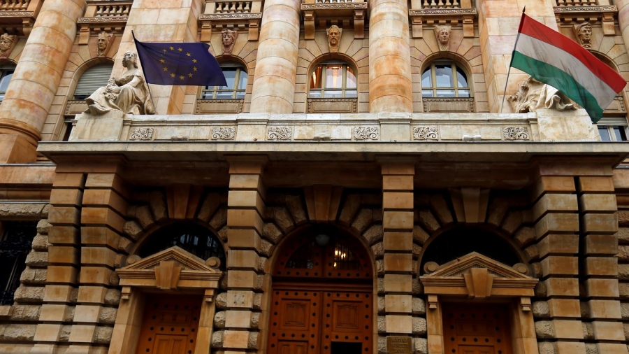 Ουγγαρία - Έκτακτη αύξηση επιτοκίων για να μπει φρένο στην ελεύθερη πτώση του νομίσματος