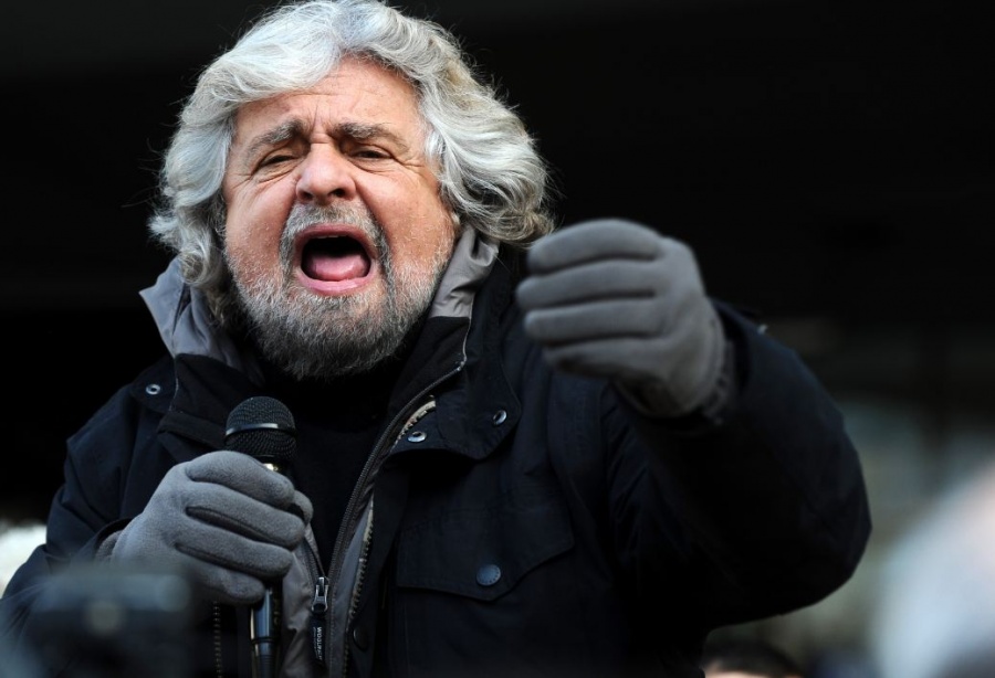 Grillo: Οι αγορές υποκαθιστούν τους πολίτες - Με...απλανές βλέμμα οι Ιταλοί, σαν εξωγήινοι