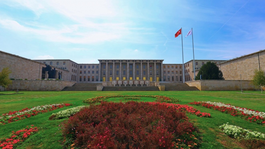 Σοκ στην τουρκική Βουλή - Καταγγελίες για παρενόχληση ανήλικων ασκουμένων – Συλλήψεις, κόντρες και αιχμές: Βιάζουν παιδιά από το 2018