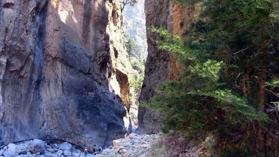 Κρήτη: Ολοκληρώθηκε επιχείρηση διάσωσης τραυματισμένου αλλοδαπού από το Φαράγγι της Σαμαριάς