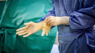 Σοκ στη Γαλλία από την αποκάλυψη ότι συνταξιούχος χειρουργός κατηγορείται για δεκάδες βιασμούς ανηλίκων