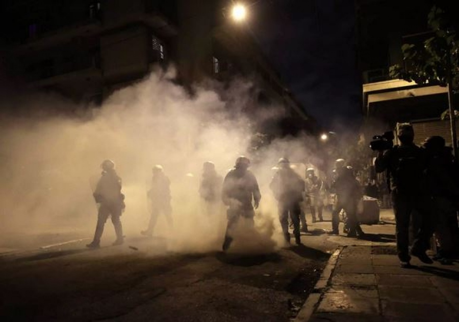 Ένταση και επεισόδια τα ξημερώματα στα Εξάρχεια: Τραυματίστηκαν τρεις αστυνομικοί, προσήχθησαν 22 άτομα