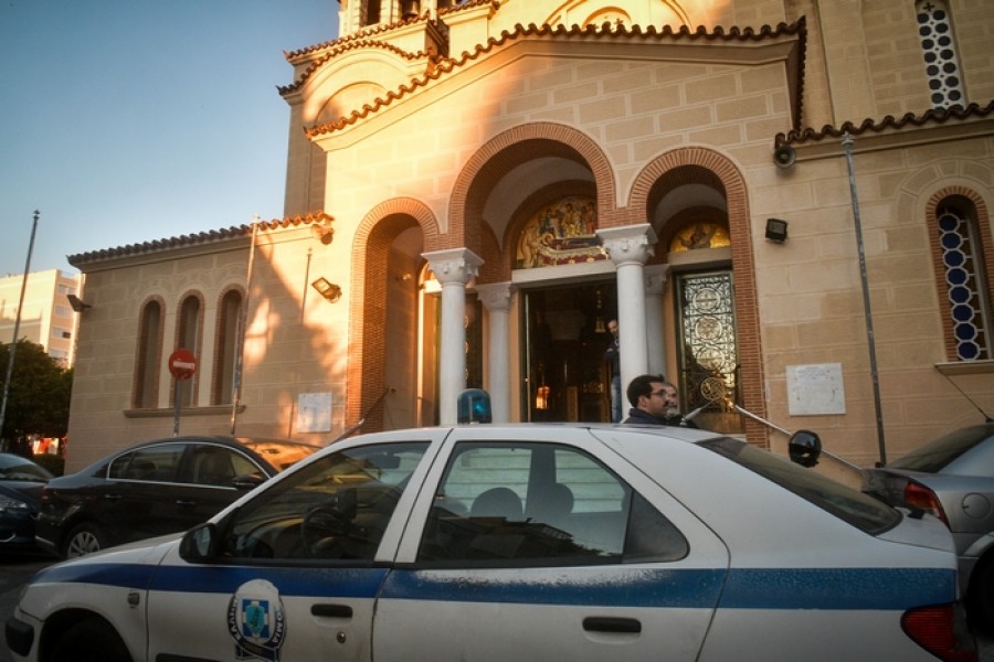 Ήπια αστυνόμευση από ΕΛΑΣ αύριο 6/1 έξω από τις Εκκλησίες για την αποφυγή συνωστισμού