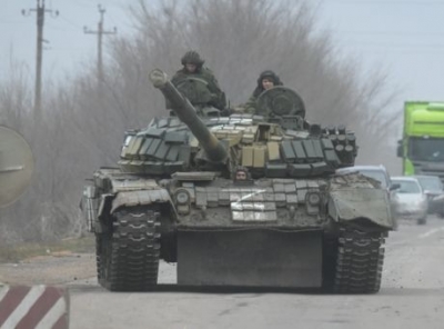 Eνέδρα – Ρωσικό τανκ καταστρέφει ουκρανικό άρμα μάχης