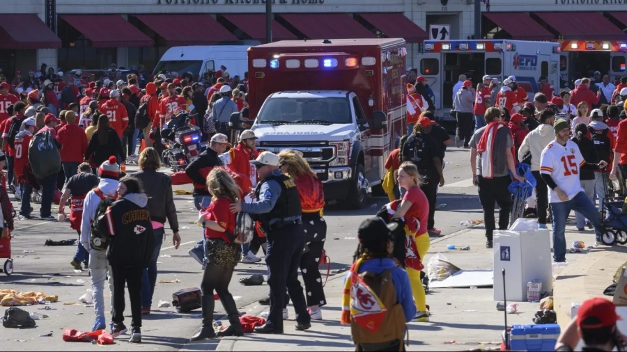 ΗΠΑ: Δύο ανήλικοι οι κατηγορούμενοι για τους πυροβολισμούς στην παρέλαση του Super Bowl στο Kansas