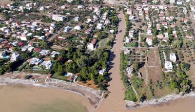 Τέσσερις νεκροί και καταστροφές από την κακοκαιρία - Σε κατάσταση έκτακτης ανάγκης η Ρόδος - Ζημιές σε 300 σπίτια στην Κινέτα