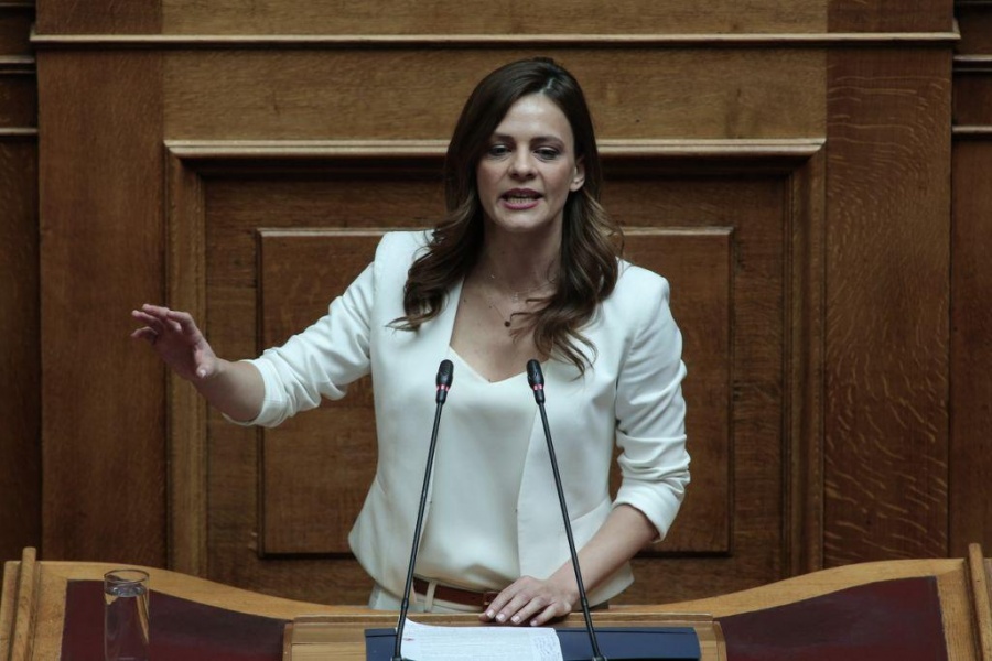 Αχτσιόγλου: Η κυβέρνηση υπερτονίζει τα προβλήματα των δημόσιων δομών