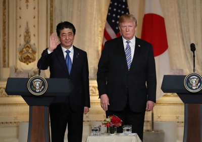 Abe (πρωθυπουργός Ιαπωνίας): Πολύ εποικοδομητικές οι συνομιλίες με τον Trump σε θέματα εμπορίου