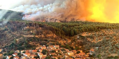 Λαμία: Περιόρισαν την φωτιά στο Μαρτίνο -Στην κυκλοφορία η εθνική οδός και στα δύο ρεύματα κυκλοφορίας