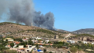 Πύρινα μέτωπα σε Αττική - Καίγονται Κερατέα και Βίλια - Εκκενώσεις οικισμών - Στις φλόγες σπίτια στο Μαρκάτι