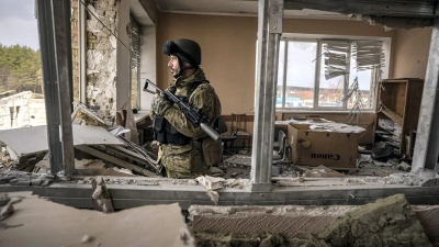 Ουκρανοί πυροβολούν Ρώσους αιχμαλώτους στα πόδια - Κρεμλίνο: Τερατώδεις σκηνές