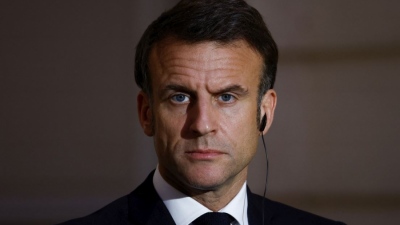 Ο πολεμοκάπηλος Macron θέλει να πιέσει τον Trump να λάβει τις «σωστές αποφάσεις» κατά της Ρωσίας