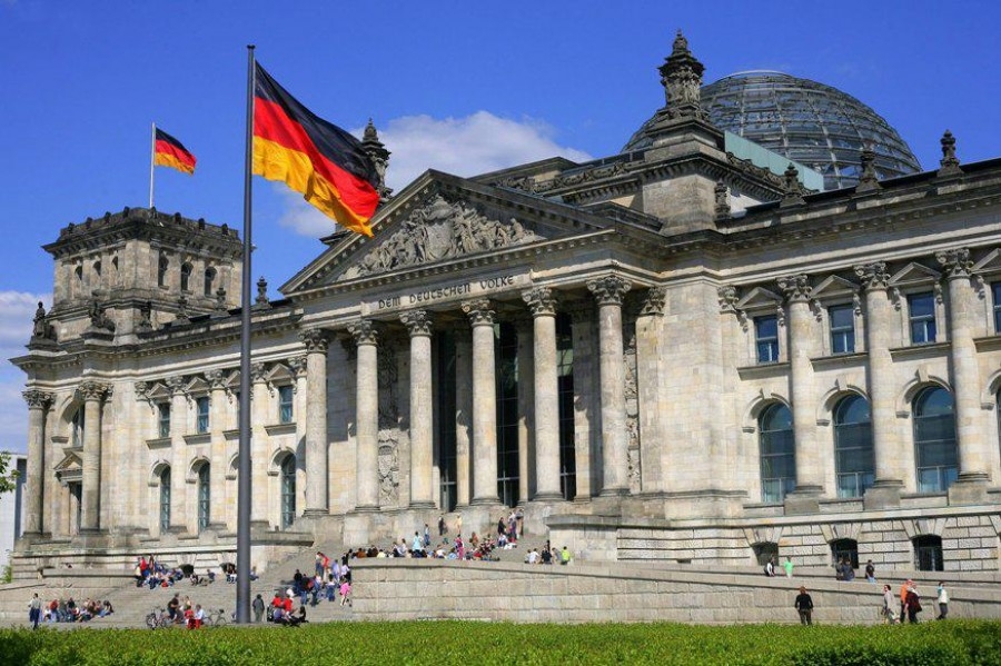 Γερμανία: Η μεγαλύτερη οικονομία της ΕΕ οδηγείται σε κυβερνητική αλλαγή στις εκλογές 26/9 - Κατάρρευση CDU, νίκη SPD