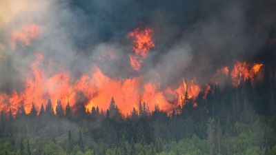 Σημαντική πόλη του Καναδά απειλείται από τις φωτιές – Έχει καεί έκταση μεγαλύτερη από την Ελλάδα