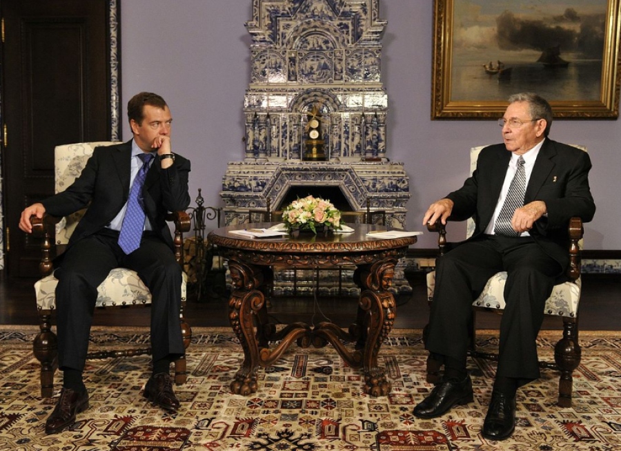 Ο  Medvedev ευχαριστεί την Κούβα για την υποστήριξή της στην αντιπαράθεση με τη Δύση