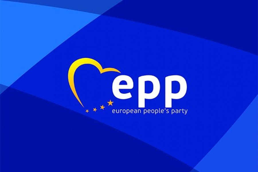 Αβέβαιο το μέλλον του Ευρωπαϊκού Λαϊκού Κόμματος λόγω ακροδεξιάς και...Macron