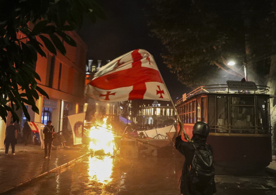 «Ζηλεύουν τη Γεωργία» - Η αντιπολίτευση απέτυχε παταγωδώς να ανατρέψει τη «φιλορωσική» κυβέρνηση