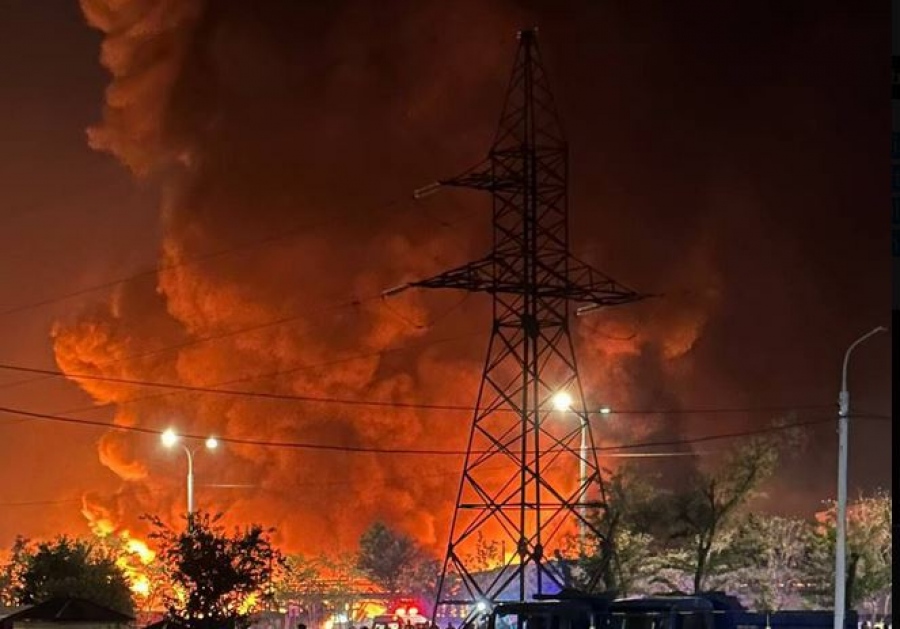 Ισχυρές εκρήξεις συγκλόνισαν το Ουζμπεκιστάν – Τεράστια φωτιά κοντά στο αεροδρόμιο της Τασκένδης