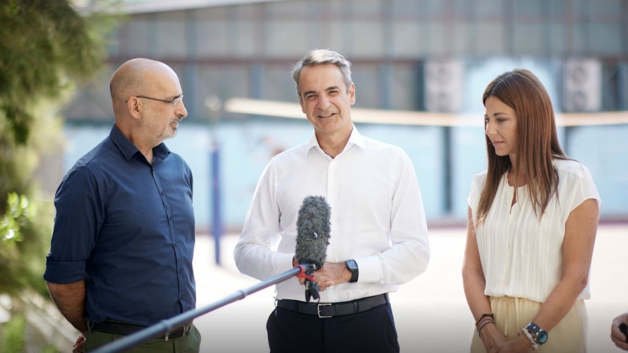 Στο 3ο Γυμνάσιο Ζωγράφου ο Μητσοτάκης: Έως τις αρχές Σεπτεμβρίου θα έχουν ανακαινιστεί 431 σχολεία