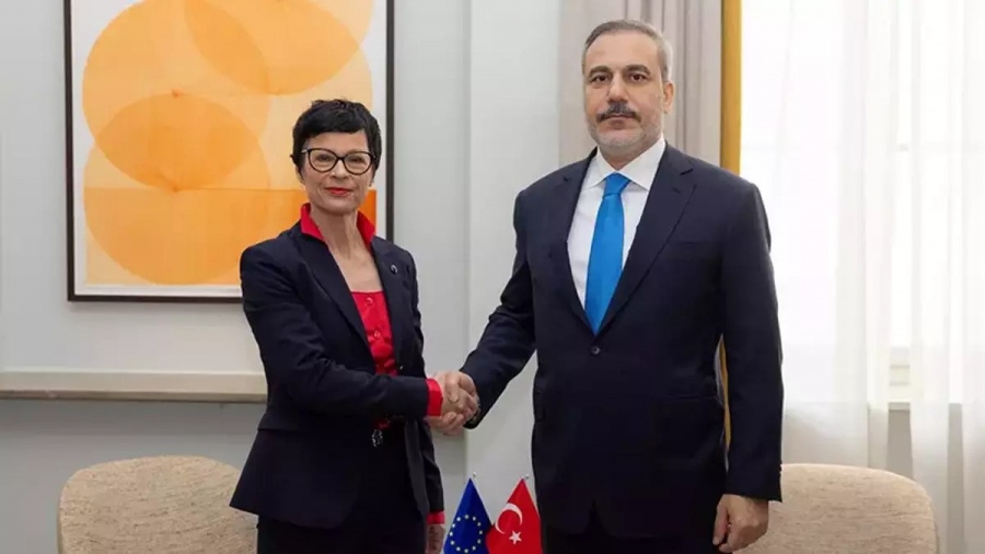 Έχουν πλάκα οι Τούρκοι – Ο Fidan με προβιά «ευρωπαίου»