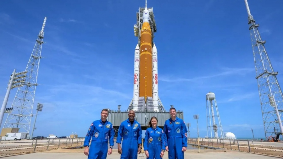 Κοσμικό δέος: Η NASA στέλνει ανθρώπινη αποστολή γύρω από τη Σελήνη για πρώτη φορά μετά από 54 χρόνια